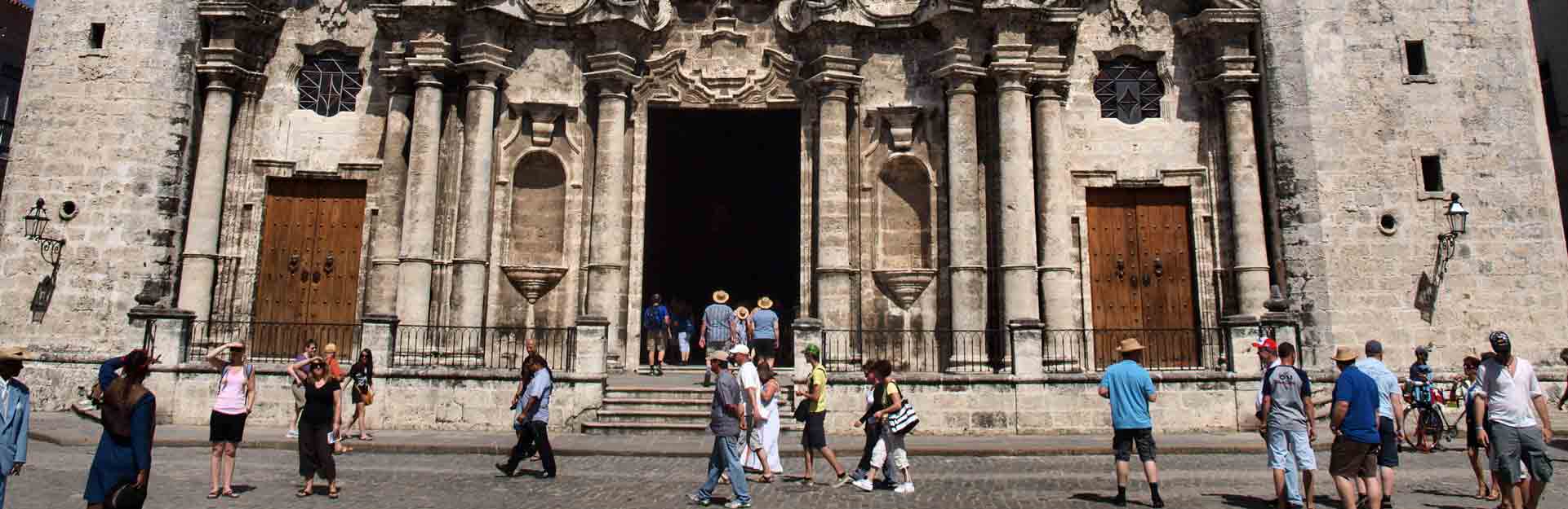 Iglesia-de-la-Catedral-de-Cuba-La-Habana-CubaTravel
